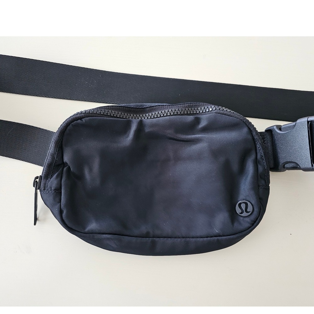 Lululemon Everywhere Belt Bag Black Adjustable Strap Fanny Pack Crossbody